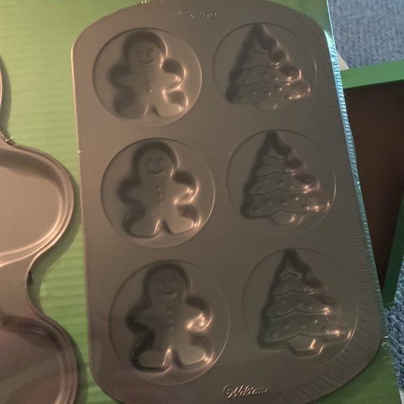 Wilton Holiday Baking Set - Picture 3 of 5